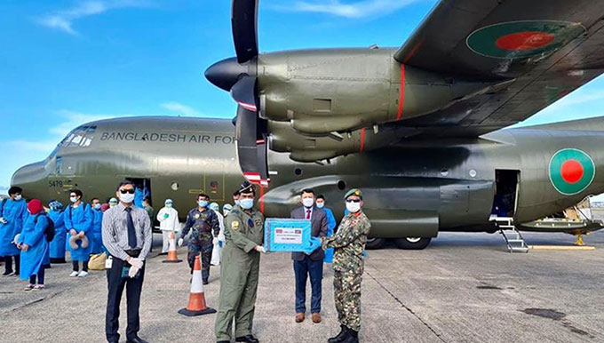 Bangladesh Air Force transported tons of humanitarian aid including a Military Medical Team to Maldives during COVID-19 pandemic
