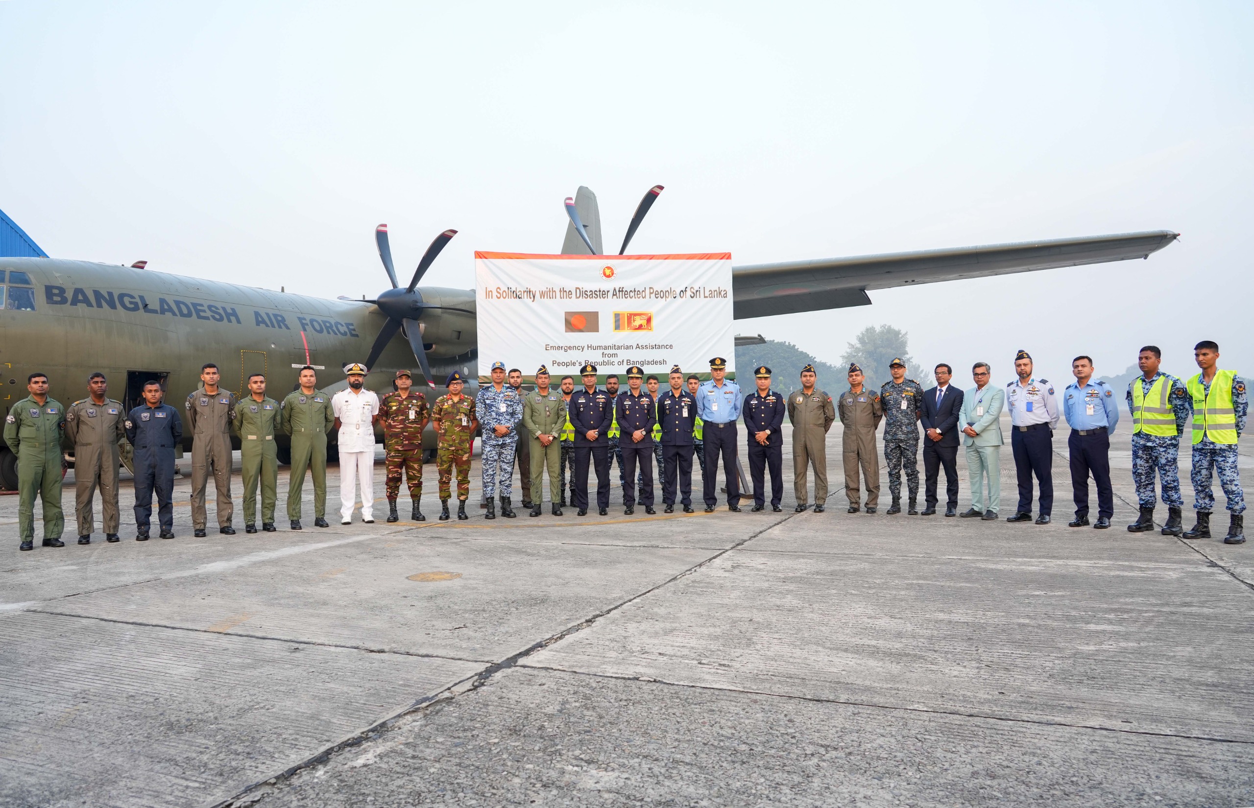 শ্রীলংকায় ঘূর্ণিঝড় ও বন্যায় আক্রান্ত জনগণের জন্য বাংলাদেশ সরকারের জরুরি ত্রাণ সহায়তা প্রেরণ 