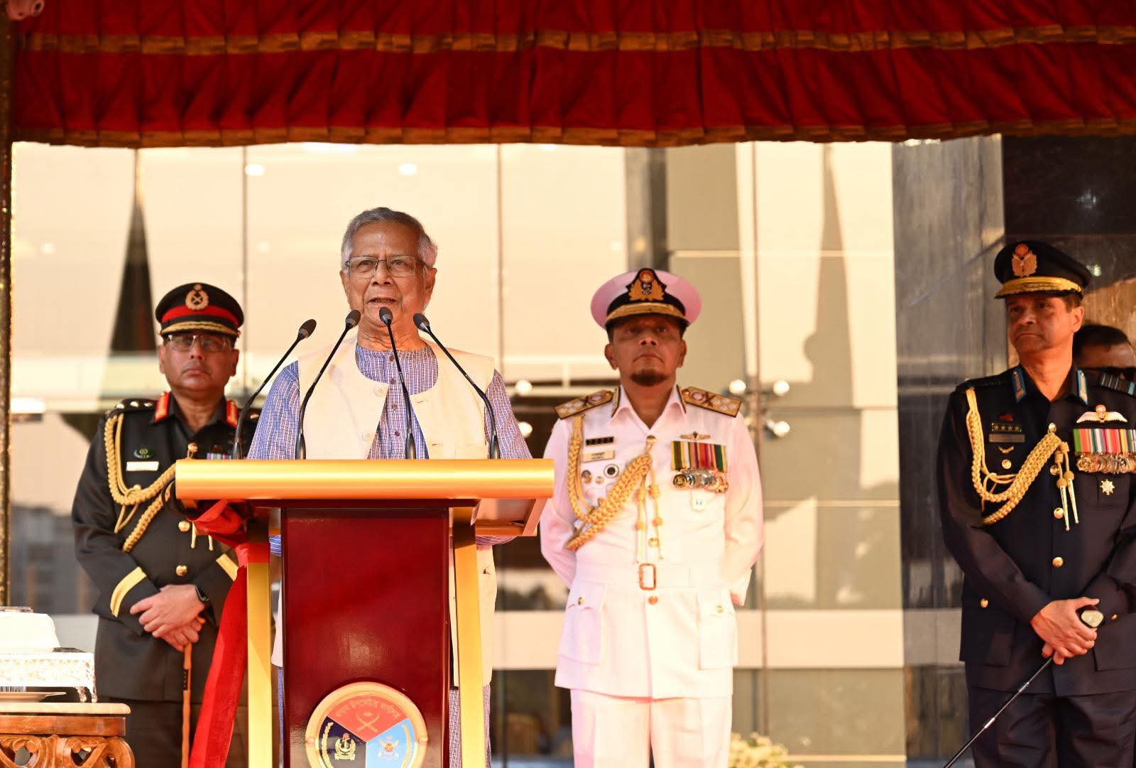যথাযোগ্য মর্যাদায় আজ সশস্ত্র বাহিনী দিবস উদ্‌যাপিত
