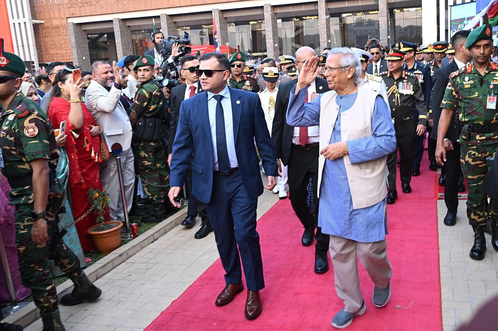 যথাযোগ্য মর্যাদায় আজ সশস্ত্র বাহিনী দিবস উদ্‌যাপিত