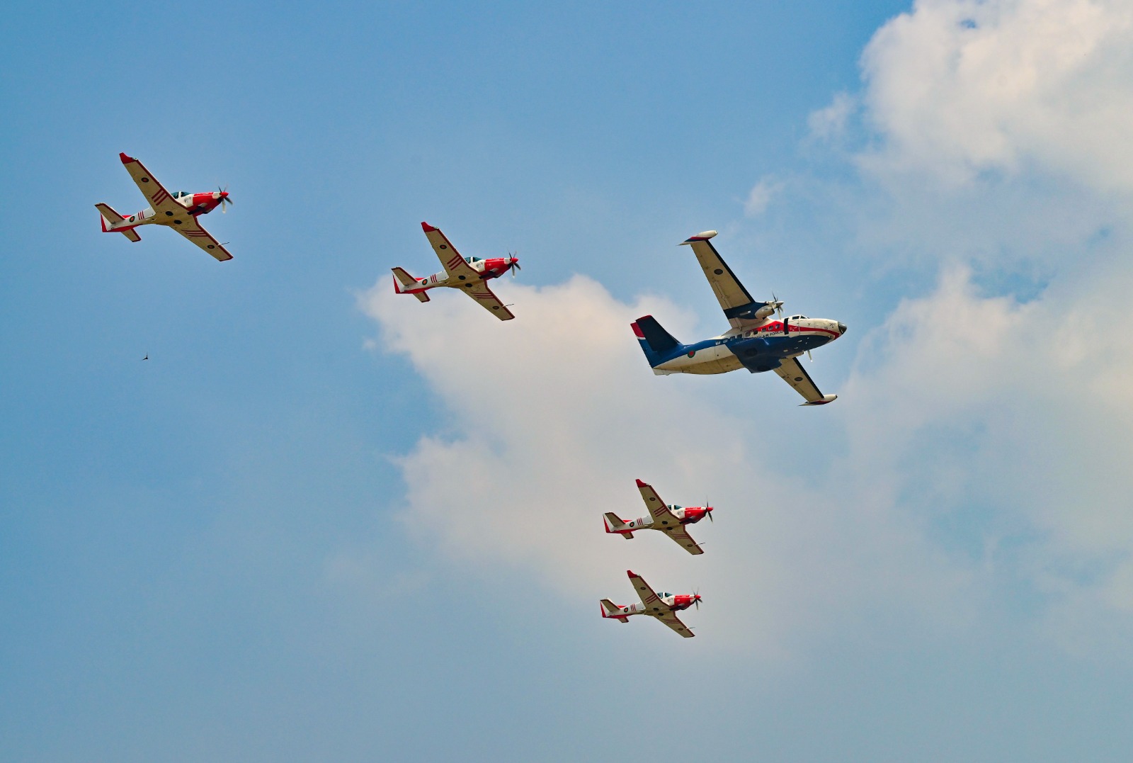 মহান বিজয় দিবস উপলক্ষ্যে সশস্ত্র বাহিনীর আয়োজন