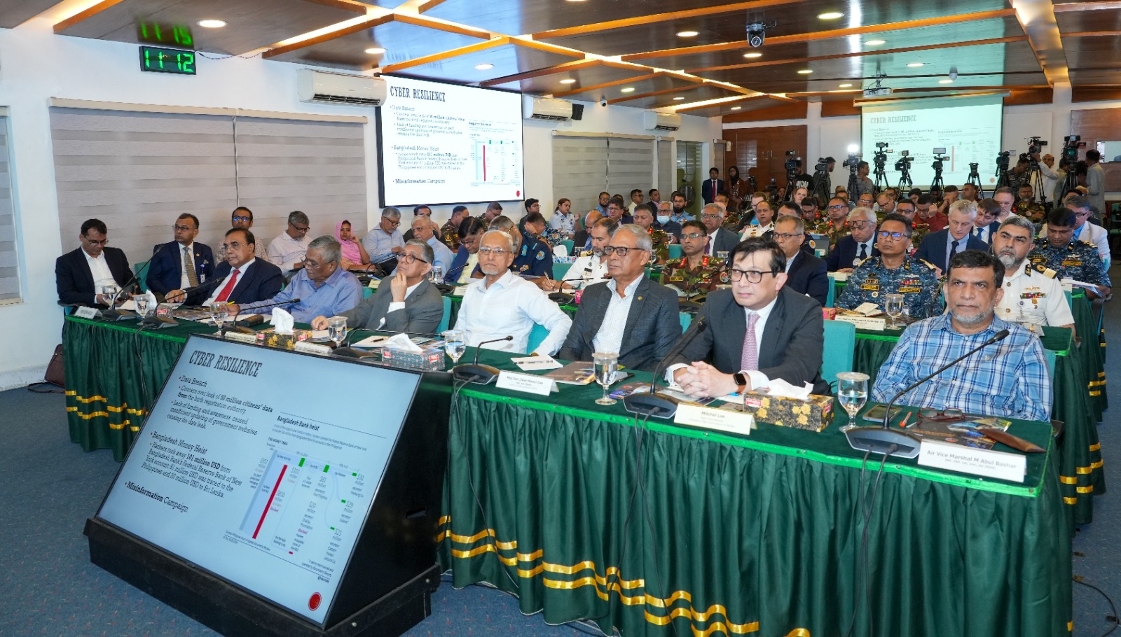 সশস্ত্র বাহিনী বিভাগ (এএফডি) ও বাংলাদেশ ইনস্টিটিউট অব ইন্টারন্যাশনাল অ্যান্ড স্ট্র্যাটেজিক স্টাডিজ (বিআইআইএসএস) এর যৌথ ব্যবস্থাপনায় ‘REGIONAL GEOPOLITICAL LANDSCAPE: IMPACTS ON THE SECURITY DYNAMICS OF BANGLADESH AND WAYS FORWARD’ শীর্ষক সেমিনার অনুষ্ঠিত